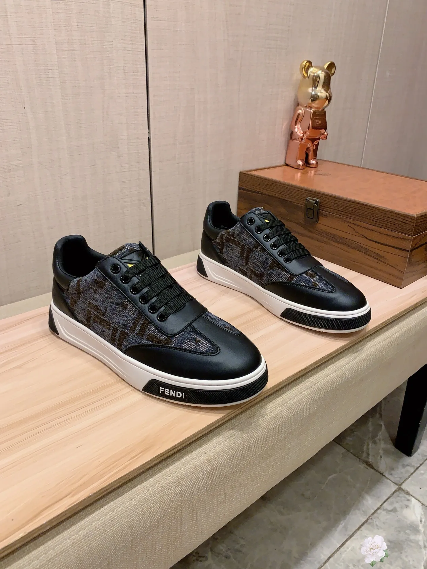 Men's men's shoes 💰420💰💰🎩🎩[Lightning][Lightning] "FENDI*" The latest and most popular casual shoes, top brand [Seduce] luxury ~ purchasing agent, top quality ~. [Strong] The upper is made of imported breathable cowhide with material ➕ breathable sheepskin feet (•) and fine workmanship. The original stylish and stylish soft rubber wear-resistant and non-slip outsole is light and comfortable on the feet. The real thing looks better when photographed in person. 0099: code: 38-44, 4️⃣ colors selected